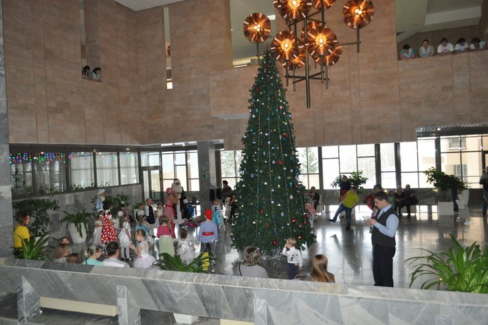 Новогодние ёлки начались. – 9