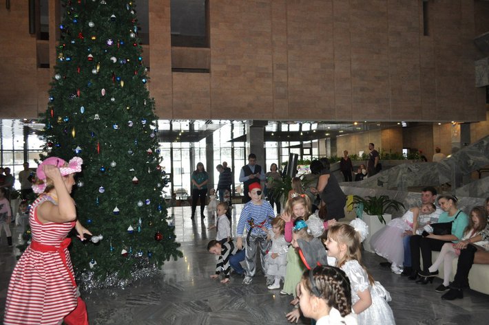 Новогодние ёлки начались. – 8