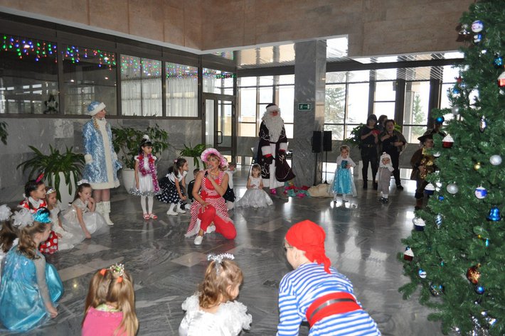 Новогодние ёлки начались. – 7